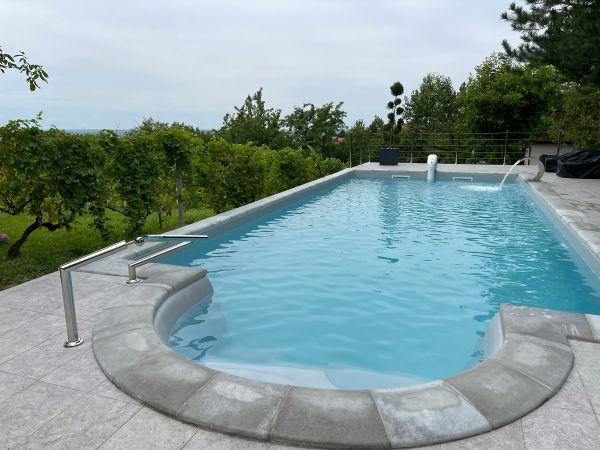 Quels sont les avantages d'une piscine avec jets massants intégrés?